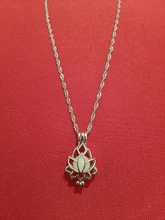 Colgante con forma de flor de loto para mujer, luminoso, luminoso, Luna oscura, collar para mujer, Yoga, oración, joyería de budismo