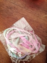 Pulsera de silicona luminosa para niños, brazalete con movimiento de letras de colores caramelo, correa de goma estampada, joyería para bebé, 10 Uds.