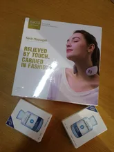 Masajeador de Cuello SKG 4098 Blanco Controlador Remoto Estructura de Anillo Inteligente Masajeador para Incomodidad de Cuello Masaje de Pulso Eléctrico Larga Duración de Bateria Calentamiento