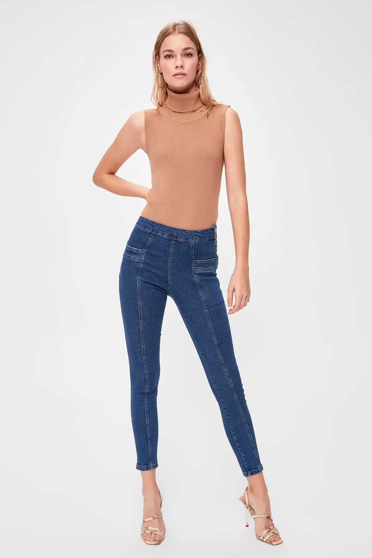 

Trendyol Pocket Detail High Waist Jegging Jeans TWOAW20JE0147
