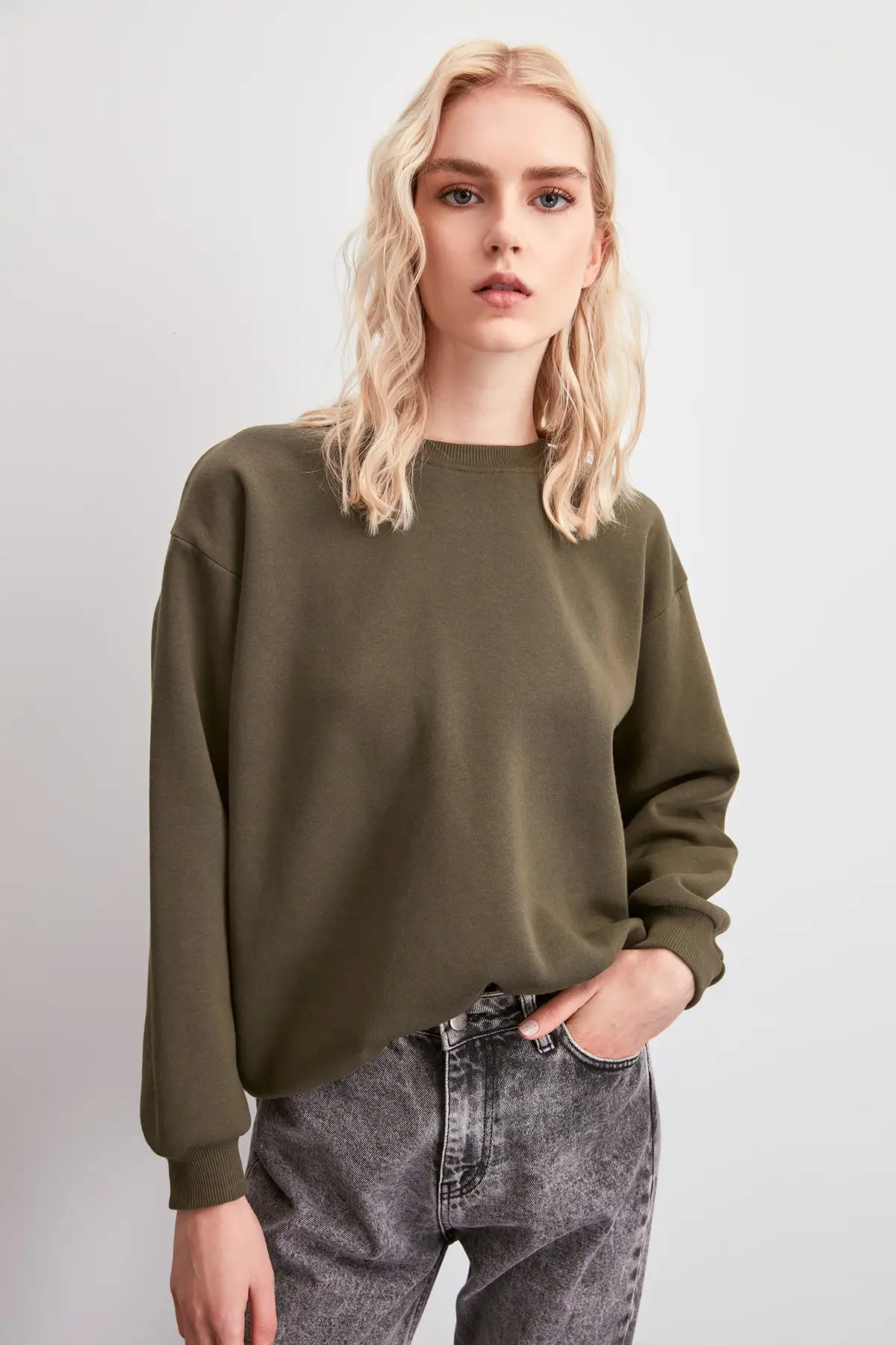 Trendyol Базовая Трикотажная Толстовка TWOAW20SW0790