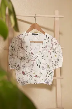 

Trendyol Flower Pattern Blouse TWOSS20BZ1305