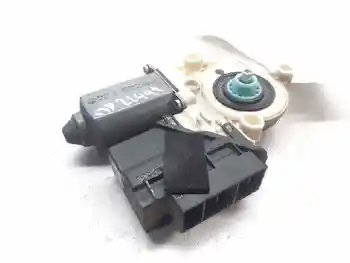 

104383101 MOTOR front lifts right SEAT CORDOBA BERLINA (6L2)