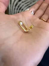 Pendientes pequeños de perlas atmosférica para mujer, joyería sencilla con personalidad suave de joker, aretes geométricos delicados