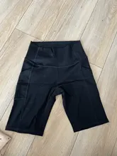 Pantalones cortos deportivos para mujer, mallas ajustadas de cintura alta con realce en la cadera y bolsillo lateral para gimnasio, de secado rápido, novedad de 2020