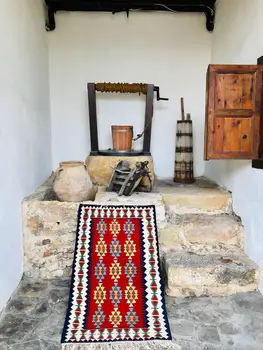 

North Turkish Hand Woven Antolian Kilim Rug & Carpet