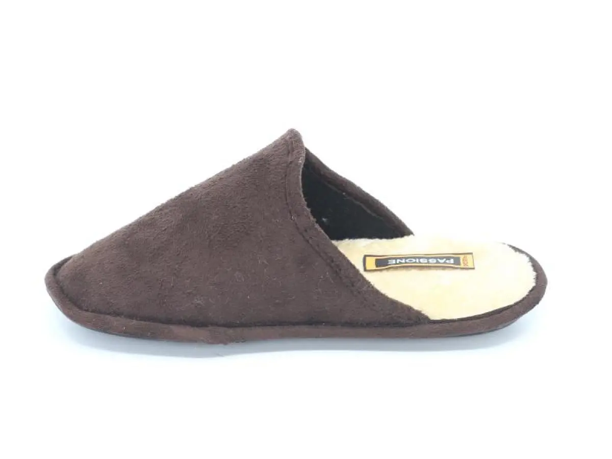 MEN'S M WINTER SLIPPERS ARE A COMBINATION OF DEC AND COMFORT ON COLD DAYS