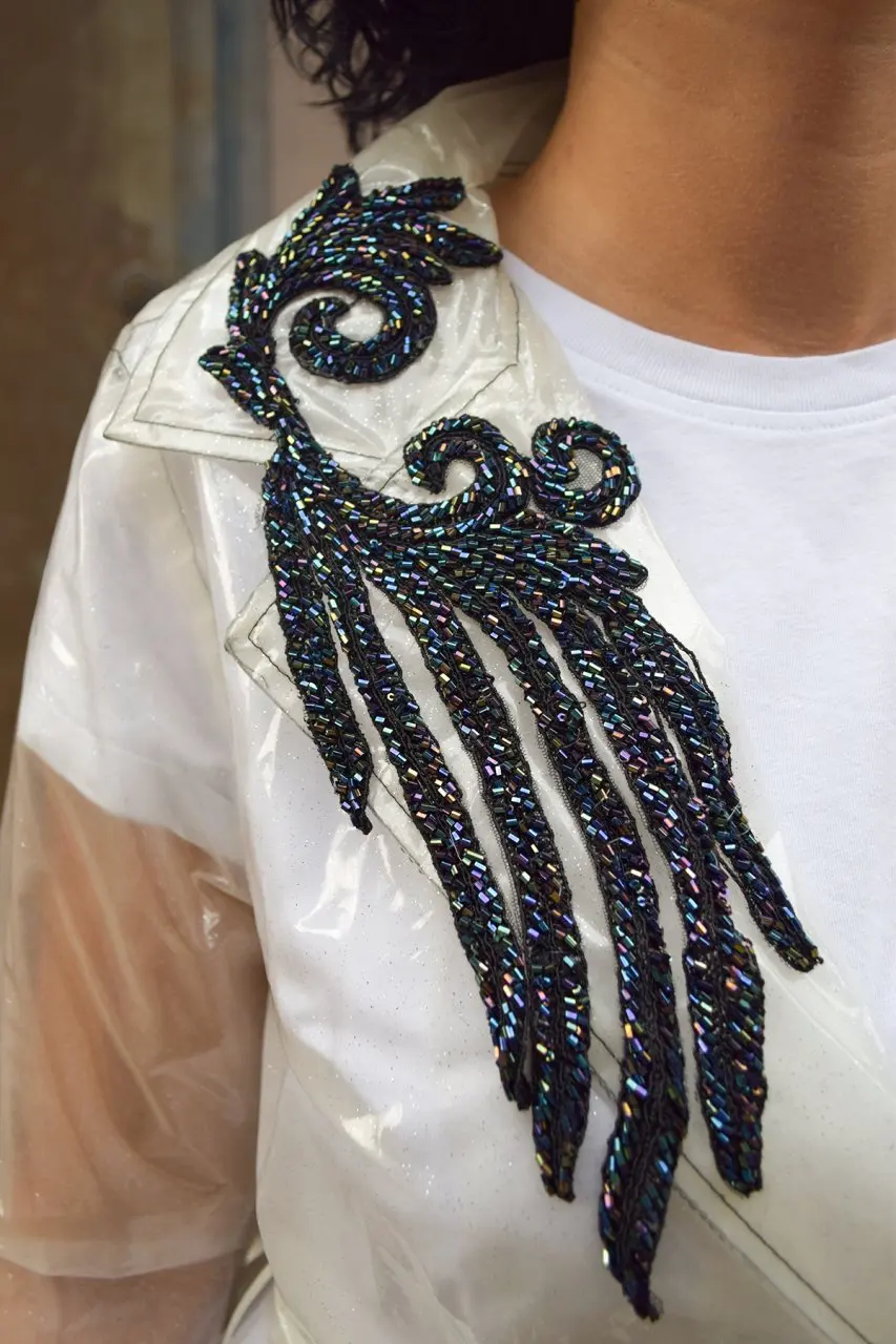 Рисунок 6 - Прозрачный плащ с вышитым воро