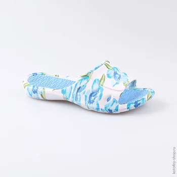 

725028-04 beach shoes