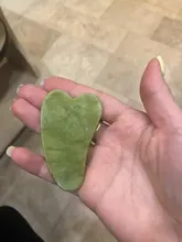 Gua Sha-Rodillo verde 2 en 1, herramientas de Jade Natural, masajeador con piedras para cara, cuello, espalda y Jawline