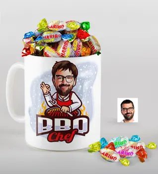 

Personalized Mr BBQ Chef Caricature Of mug And Haribo Candy Gift Seti-1