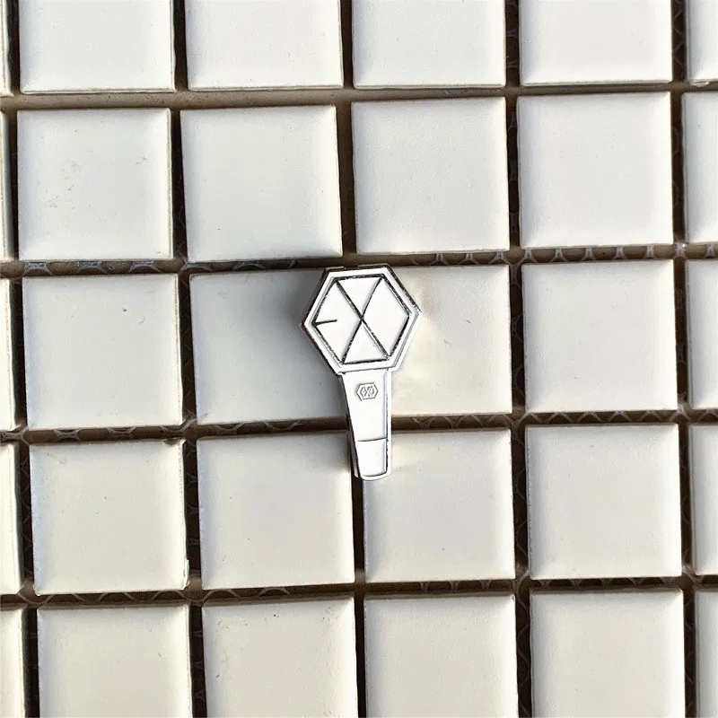 Metal Brooches Pin Bangtan Boys Broche Male SEVENTEEN TWICE GOT7 Lapel Pin BLACKPINK JIMIN JUNG KOOK V SUGA RM EXO Brooch YH368 - Окраска металла: EXO