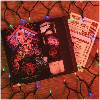 

Stranger Things: Vhs 3 -A5 Premium Notebook series-(Notebook) PYRAMID8.67