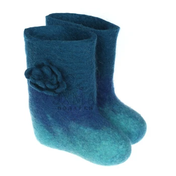 

Women's felt boots multi-color.