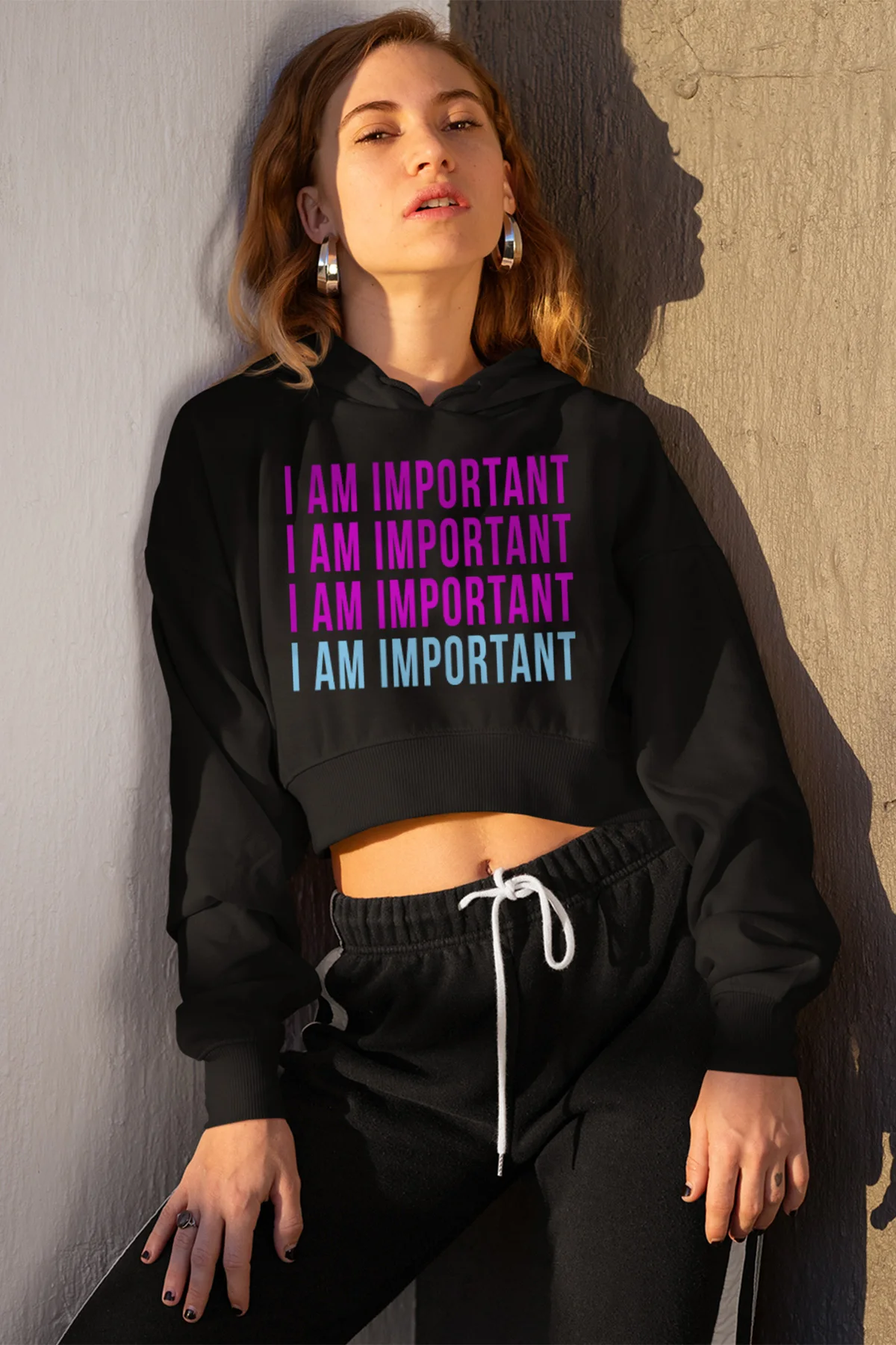 Короткая черная толстовка с капюшоном Angemiel Wear Im Important Ben | Женская одежда