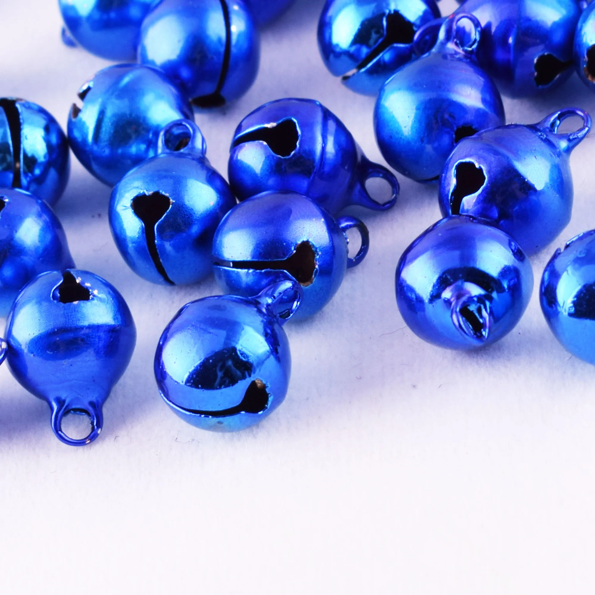 50/100Pcs Moda Natale Jingle Campane Blu Piccole Campane Artigianali Affascinanti Campane Fai Da Te Ornamenti Per Animali Domestici Ciondolo Gioielli 