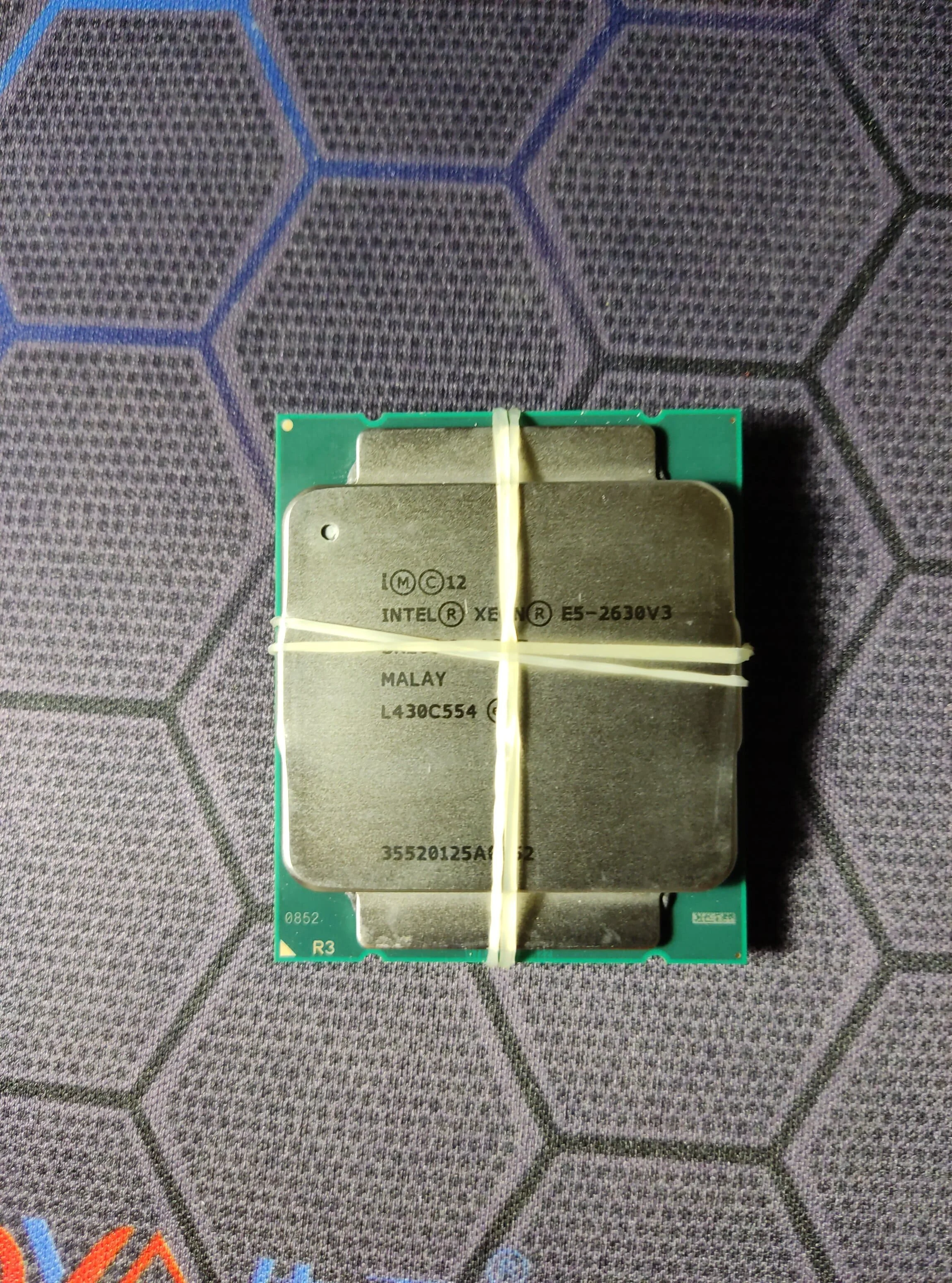 Intel xeon e5 2630 v3. Процессор е5 2630 v3. xeon e5 2630 v3 сколы. xeon 2630v3. процессор за 35к.