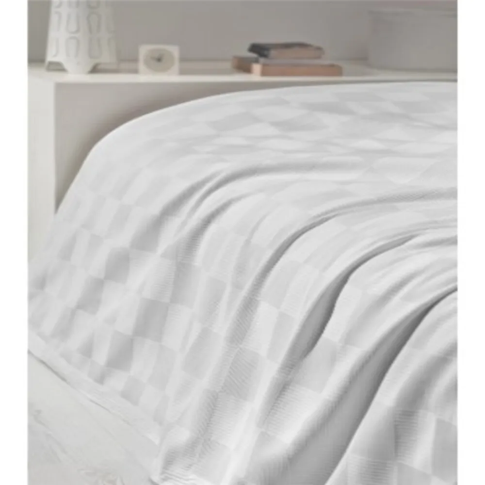 

Varol Anemon Series Hotel Pique Warp: 20/2 Ring Yarn Weft: 10/2 Ring Yarn 22 Warp x 15 Weft 300gr / m²
