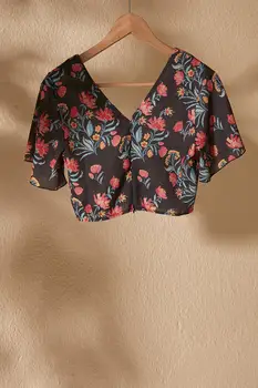 

Trendyol Crop Top Blouse TWOSS20BZ0807