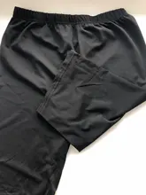 Pantalones cortos elásticos para dama, shorts de chándal, con estiramiento básico en color negro oscuro, estilo veraniego