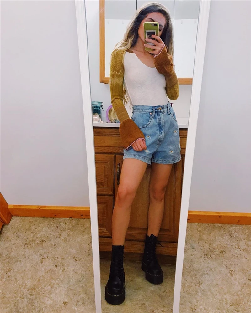 Woman High Waisted Vintage Daisies Printed Denim Pants JKP4292