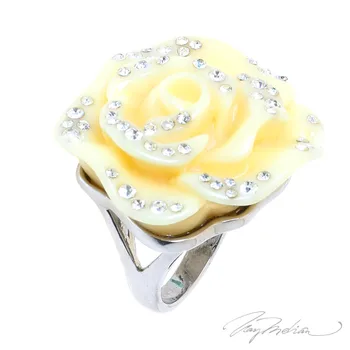 

Ring Resin Beige and Crystals FLORESI Collection CROWN