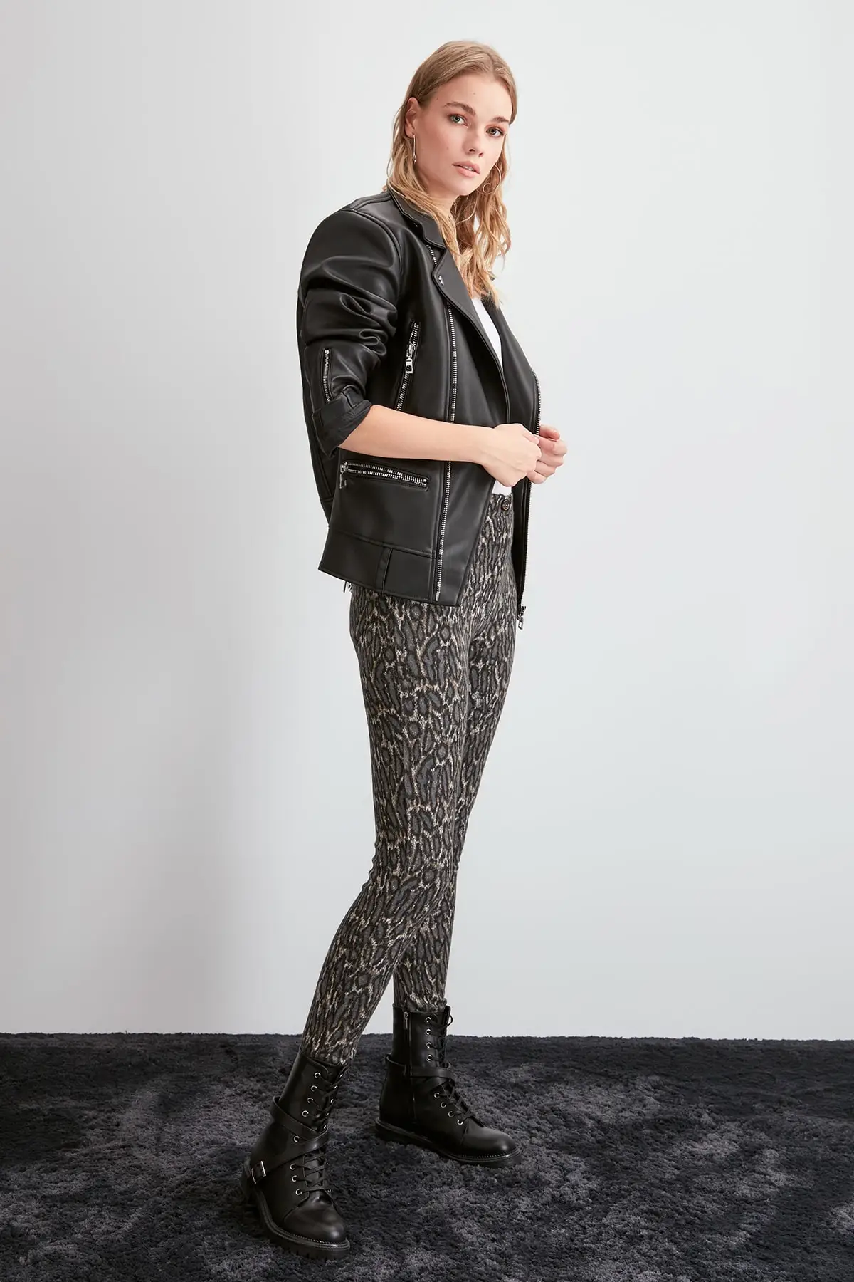 Trendyol трикотажные брюки с леопардовым принтом TWOAW20PL0572