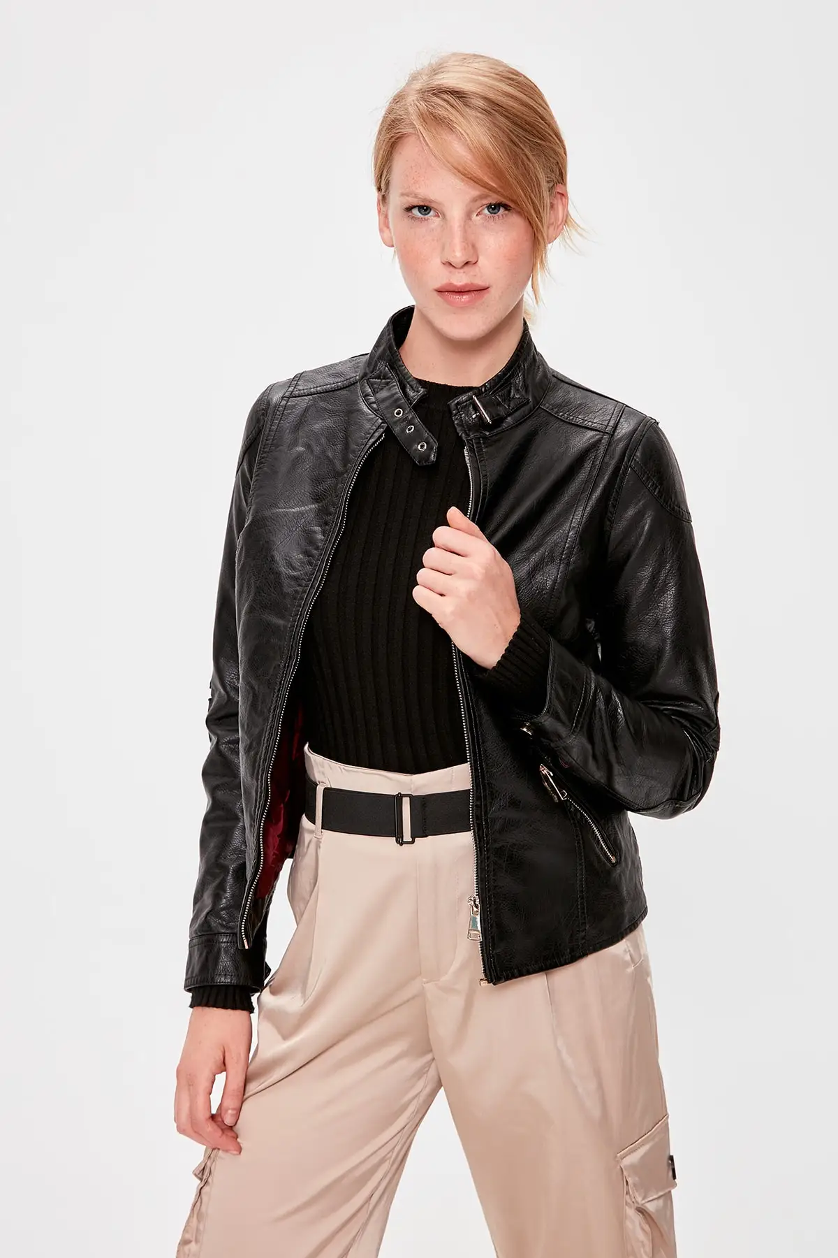 Trendyol черное пальто из искусственной кожи с вертикальным воротником TWOAW20MO0036