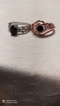 Huitan-Anillo de bruja para mujer, piedra negra única, ajuste giratorio, Diseño de banda, Color oro rosa, anillos de dedo de compromiso para mujer, venta al por mayor