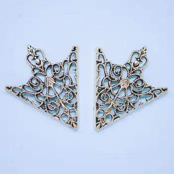 

Metal badge on bronze collar corner (50599)