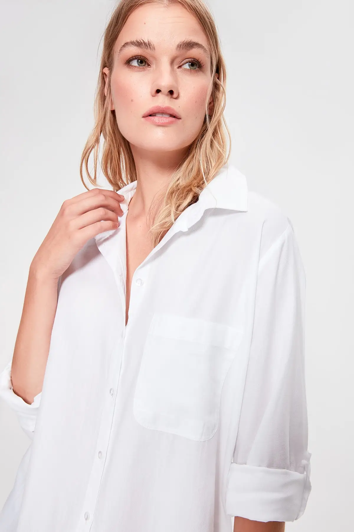 Trendyol белая рубашка с кисточками TWOAW20GO0295