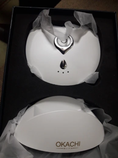 Отзыв о товаре Массажер для шеи OKACHI GLIYA, 2021 г., для массажа лица, разглаживания и удаления морщин, вибрация, холодный и горячий компресс, светодиодная подсветка, EMS терапия от пользователя L***
