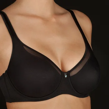 

SELENE, SUJETADOR ZAFIRO,SUJETADOR CON AROS Y CAPA EXTERIOR EN TUL E INTERIOR EN MICROFIBRA.