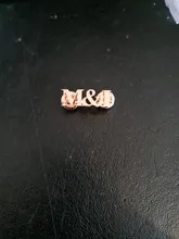 Personalizado, carta personalizada nombre broches de Pin de solapa de acero inoxidable Placa de oro plata Regalo De Rosa broche de las mujeres de los hombres