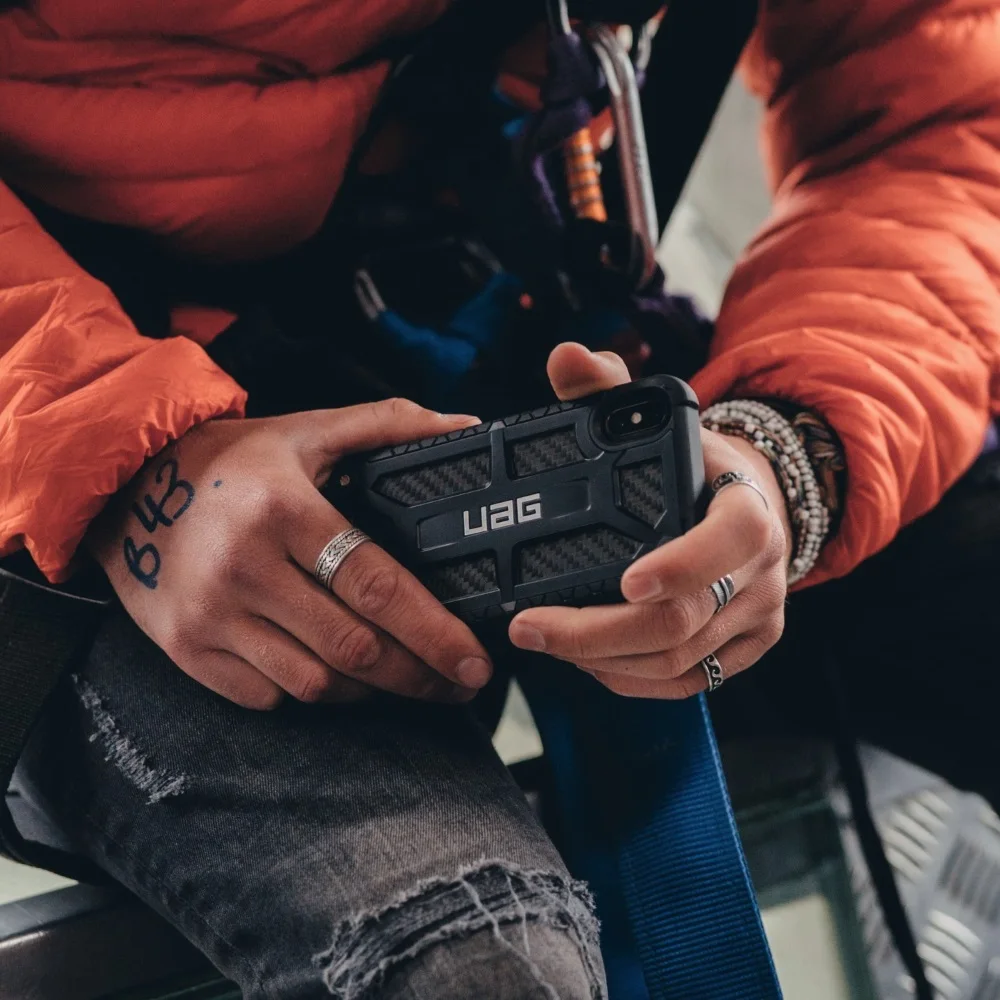 Защитный чехол UAG для iPhone XS Max серия Monarch цвет карбон/111101114242/32/4
