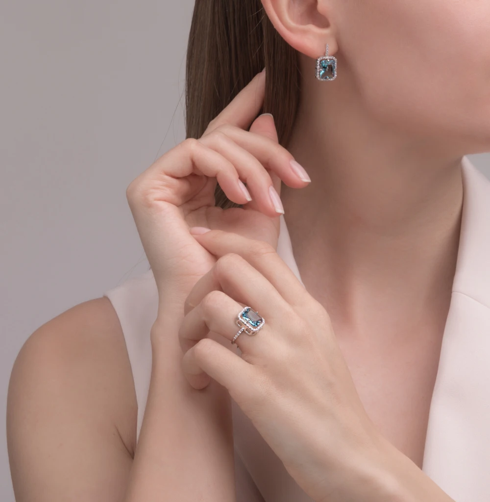 Серебряное кольцо с фианитами SUNLIGHT проба 925