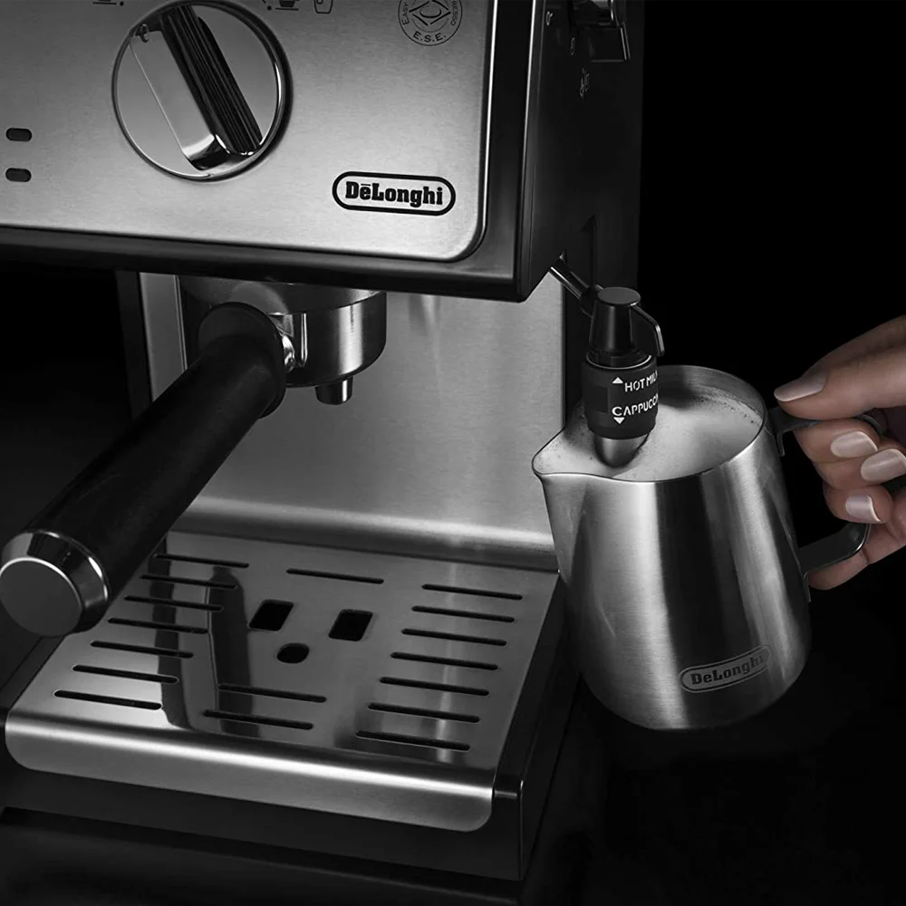 Аппарат для эспрессо и капучино Delonghi ECP 3531. Машина приготовления на кухне
