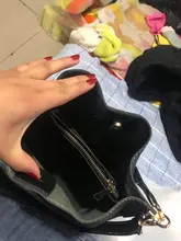 Bolso de mano de banda ancha de diseño de marca para mujer, bolso de hombro de PU de cubo de lujo, de un solo hombro, de gran capacidad, de color sólido