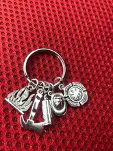 Llavero creativo de Metal con gorro de bombero, 1 Uds., llavero de llama, alarma de fuego, llavero con insignia de héroe, regalo