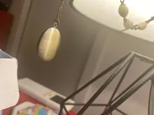 Collar con colgante de flor tallada ovalada a rayas para mujer, medallón Vintage de latón antiguo con apertura, caja de fotos, joyería