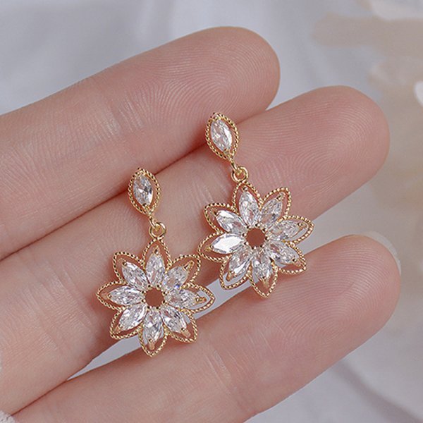 Korea Sweet Cute Flower Crystal Temperament Geometric Shiny Zircon Earrings Statement Earrings for Women Girl Pendientes