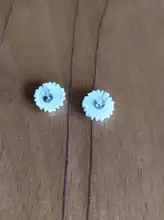 Pendientes de tuerca con diseño de margaritas para mujer, joyería elegante con diseño de margaritas, estilo Simple