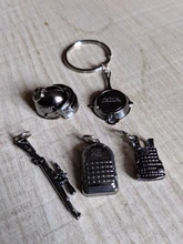 PUBG-Llavero Playerunknowns Battlegrounds, mochila, armadura, casco, Pan 98k, llavero con anilla, joyería del ejército