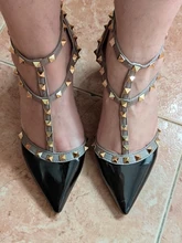 Sandalias de charol puntiagudas para mujer, zapatos con hebilla de remache grueso con tacón, salvaje delgada, verano 2021