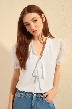 

Trendyol Collar Lacing Detailed Bluz TWOSS20BZ0352