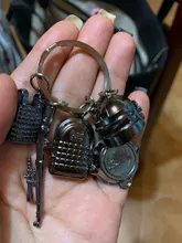 PUBG-Llavero Playerunknowns Battlegrounds, mochila, armadura, casco, Pan 98k, llavero con anilla, joyería del ejército