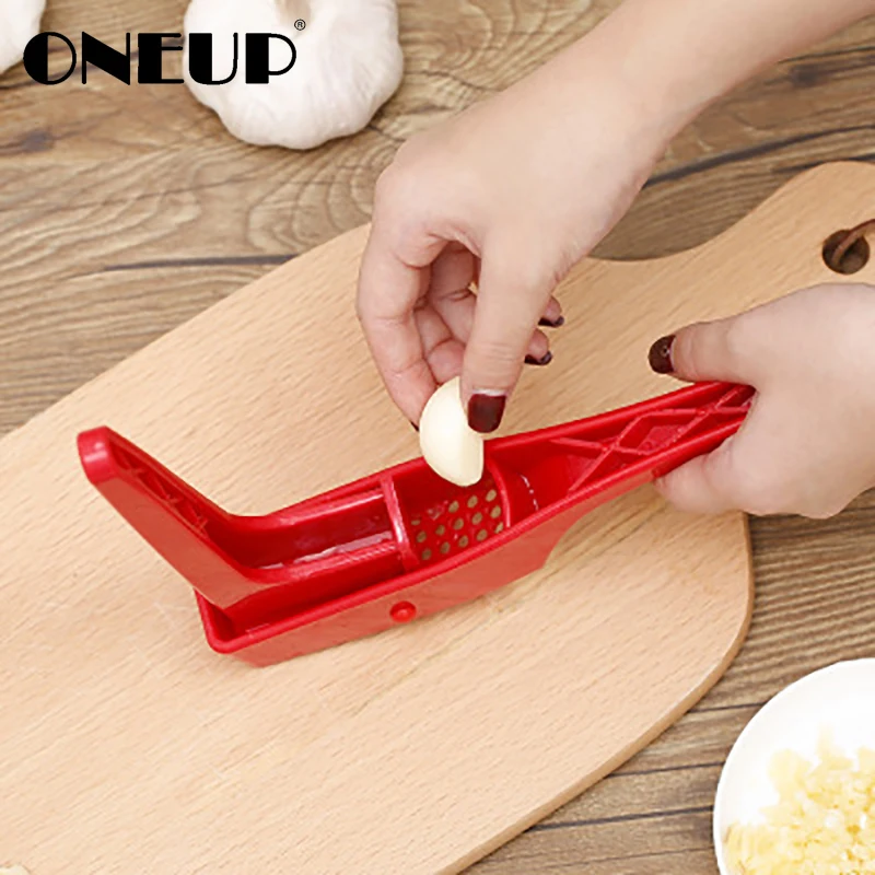 

ONEUP Professional Multi-function Garlic Presser Curved Garlic Grinding Slicer Chopper Kitchen Garlic Presses Cooking Tool