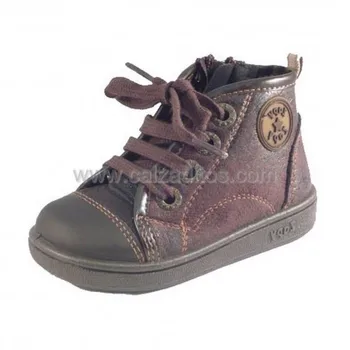 

Boots brown feather uneven, Dobsons.com