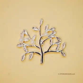 

Metal badge-Silver Tree with beads (52099)