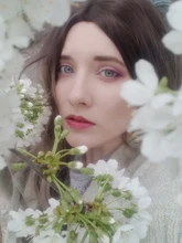 KooKaStyle-Peluca de cabello sintético para mujer, largo ondulado, parte Natural, lateral, fiesta, resistente al calor, Rubio degradado, Brizilan